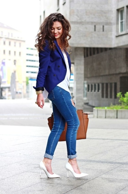 With white shirt, cobalt blue jacket, skinny jeans and brown bag