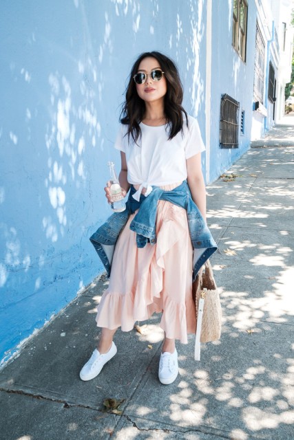 With white t-shirt, white sneakers, denim jacket and tote