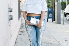 11 an embellished white crop top, boyfriend jeans, white shoes and a metallic clutch