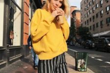 13 a yellow sweatshirt and striped pants, this print is the hottest this year