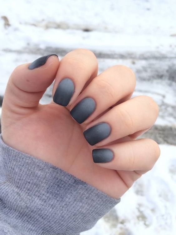 ombre grey to black matte nails look interestign and eye-catchy