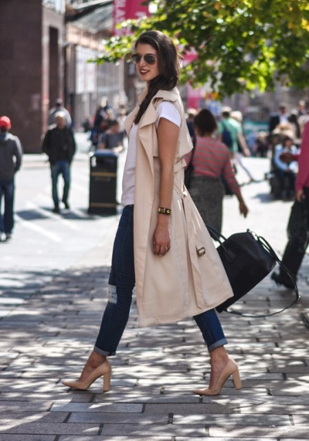 With white t-shirt, jeans, beige pumps and bag