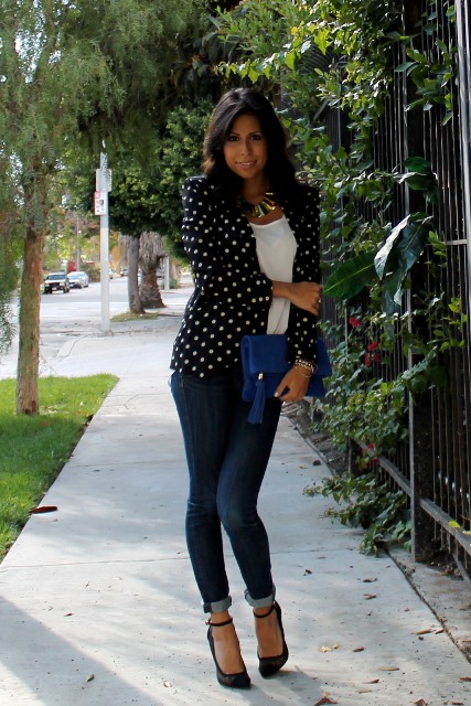 With white top, skinny jeans, black high heels and blue clutch