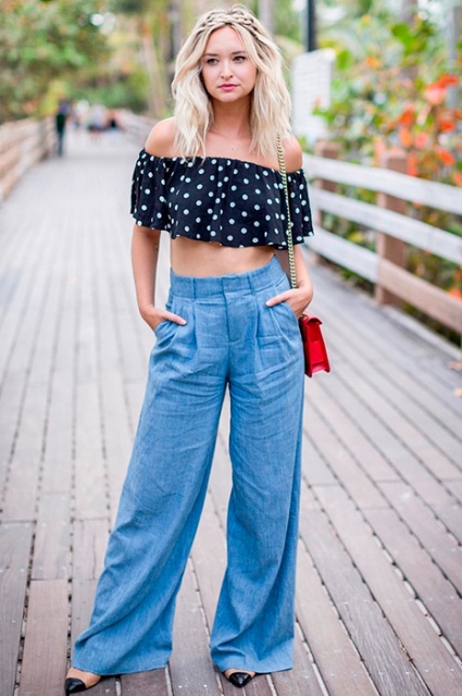 With wide leg denim pants, two colored pumps and red bag