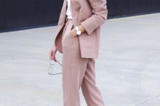 03 a dusty rose pantsuit, black heels and a white shirt for a girlish work look