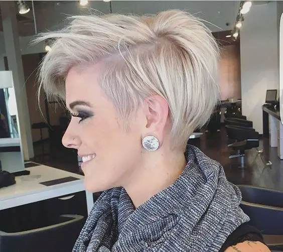 a side swept longer pixie haircut with a side fringe looks very refreshing