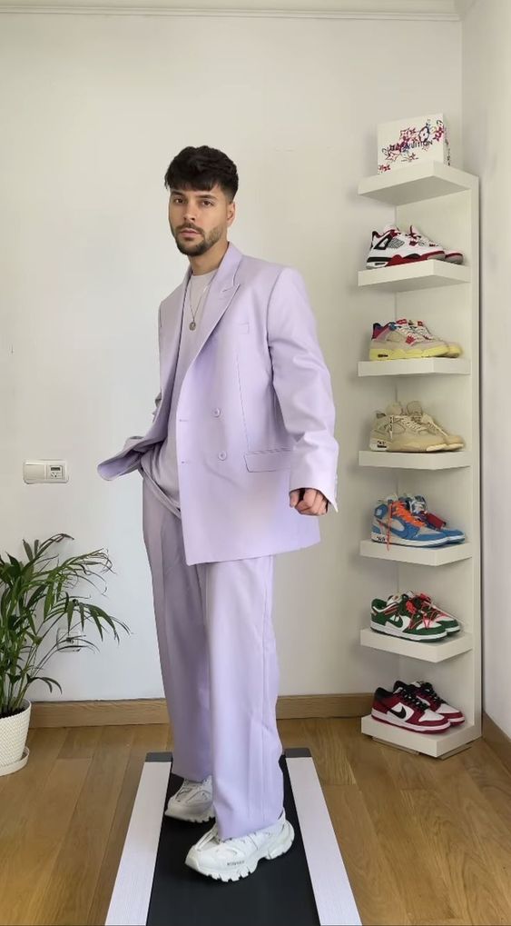 a bold look with a lilac suit, an oversized blazer, wideleg pants, a white tree, white platform trainers to stand out at graduation