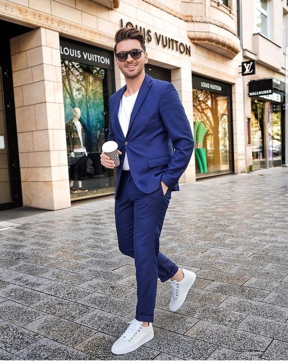 A classy modern look with a navy pantsuit, a white t shirt and white sneakers is a great idea for graduation and not only