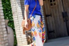 With blue t-shirt, wide brim hat, flat sandals and brown bag