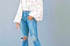 With distressed high-waisted jeans and orange pumps