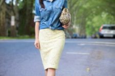 With yellow pencil skirt, beige shoes and printed bag