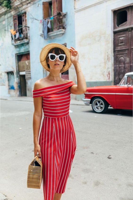 a retro-styled striped red and white midi dress, a hat and a trendy bag for a chic look