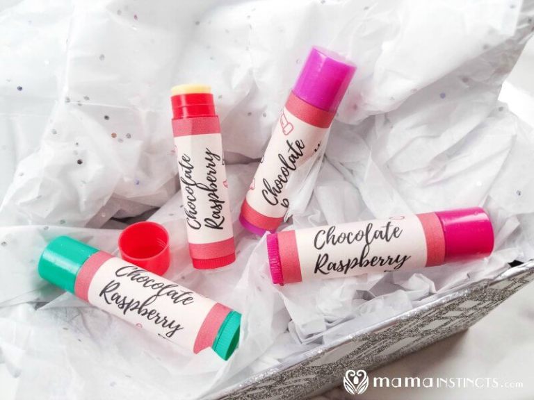 DIY chocolate raspberry lip balm (via mamainstincts.com)