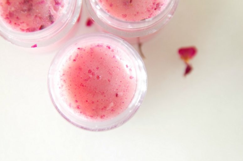 DIY sweet honey raspberry lip balm (via justasmidgen.com)