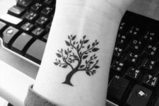 wrist tree tattoo