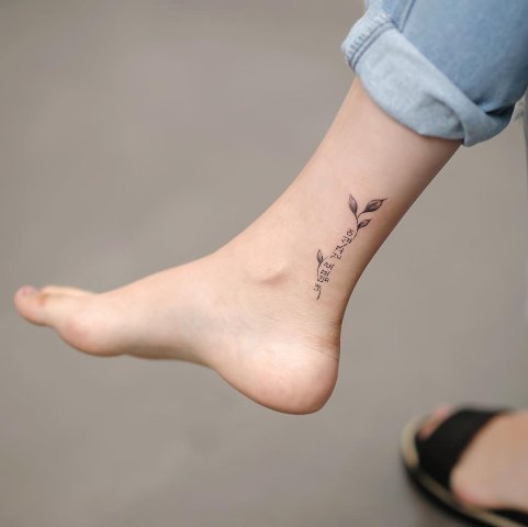 Small leaves tattoo on the ankle