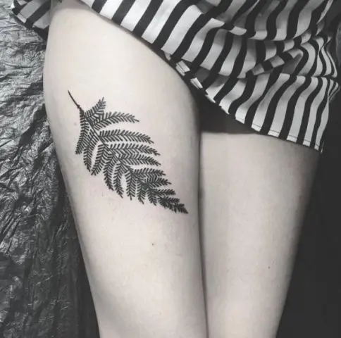 Minimalistic tattoo on the leg