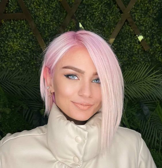 a pale pink asymmetrical bob with side parting and a lot of volume is a bold and chic idea to rock right now
