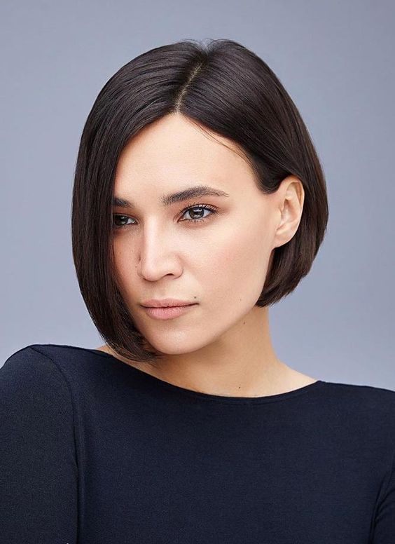 an asymmetrical dark brunette bob with side parting and a lot of volume is a lovely and chic idea to vary the look