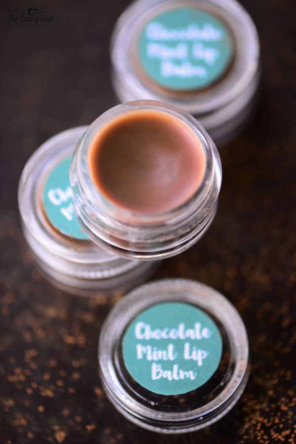 DIY chocolate mint lip balm (via www.thegunnysack.com)