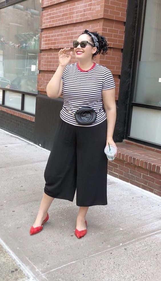 a relaxed look with black culottes, red flats, a striped top and a waist bag