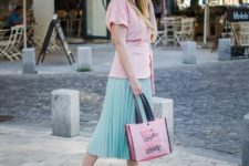 With pleated skirt, hat, pink sandals and tote