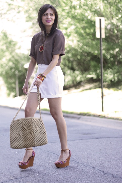 With t-shirt, white shorts and beige bag