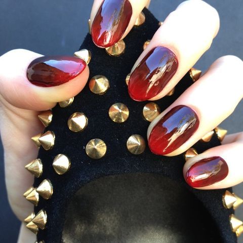 a stunning oxblood to red manicure will be a nice option not only for the falll but also for Halloween