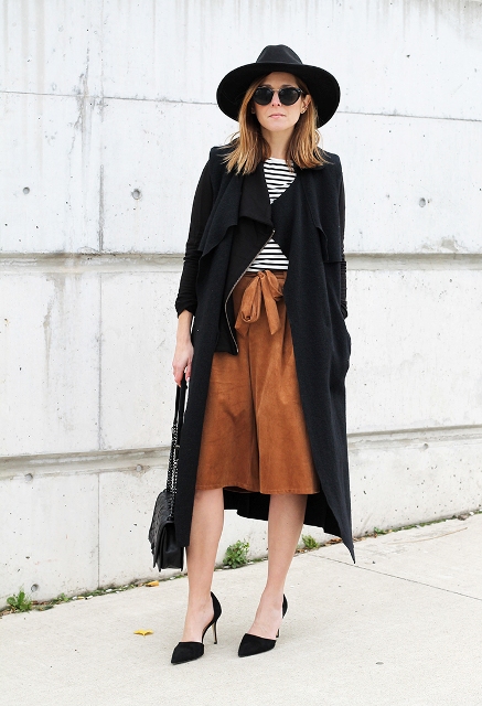 With striped shirt, black midi coat, pumps, wide brim hat and chain strap bag