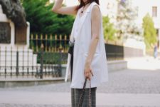 With top, white long vest, checked culottes and chain strap bag