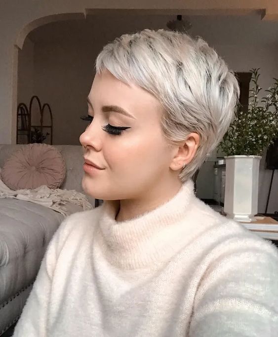 a long and layered platinum blonde pixie is a chic and catchy idea with a beautiful blonde shade
