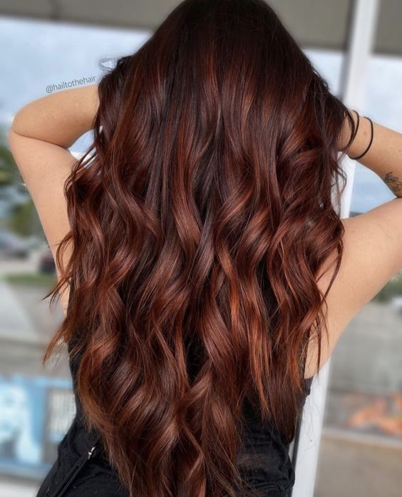 fab long auburn hair with highlights, a lot of volume and waves is a catchy and cool idea, it looks very sophisticated