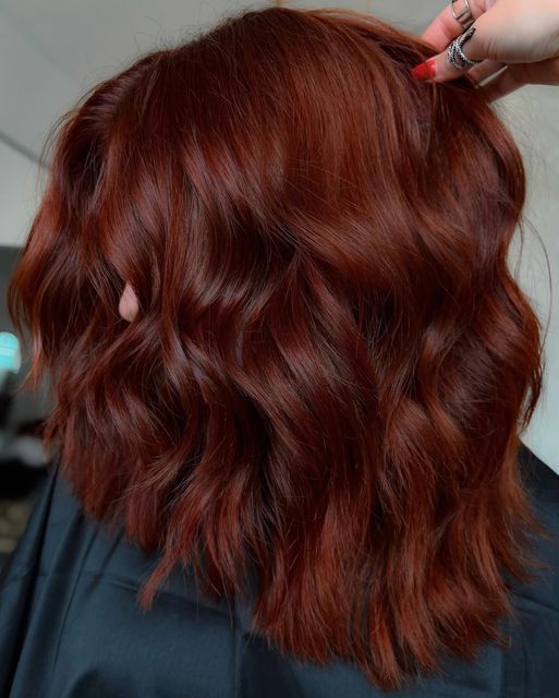 jaw-dropping medium-length auburn hair with a lot of volume and waves is a fantastic idea for the fall