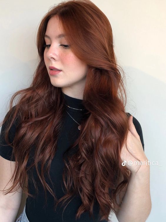 long and volumetric auburn hair with a slight ombre effect, with waves, is a lovely idea with plenty of color