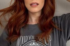 medium-length auburn hair with highlights, waves and volume is a stylish and chic idea, it looks bold enough and cool