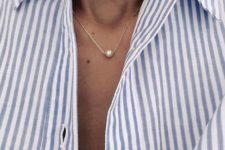 11 wear a single pearl necklace with an oversized striped shirt to make your look fresh