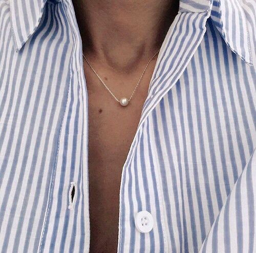 wear a single pearl necklace with an oversized striped shirt to make your look fresh