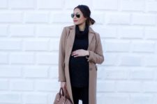 13 black jeans, a black sweater, a camel coat, white sneakers and a brown bag for a stylish fall look