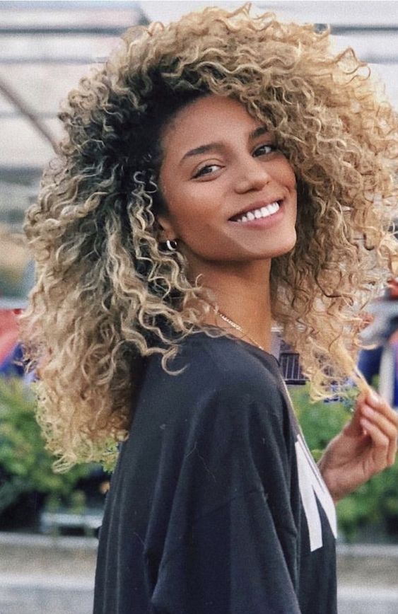 such a mop of natural Afro curls in natural blonde looks just breathtaking