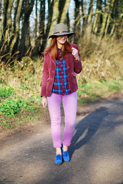 With plaid shirt, gray wide brim hat, lilac pants and blue shoes