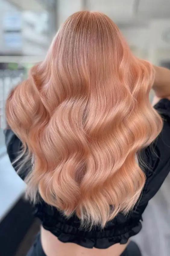 Beautiful long and wavy strawberry blonde hair is amazing, it looks absolutely heaven like