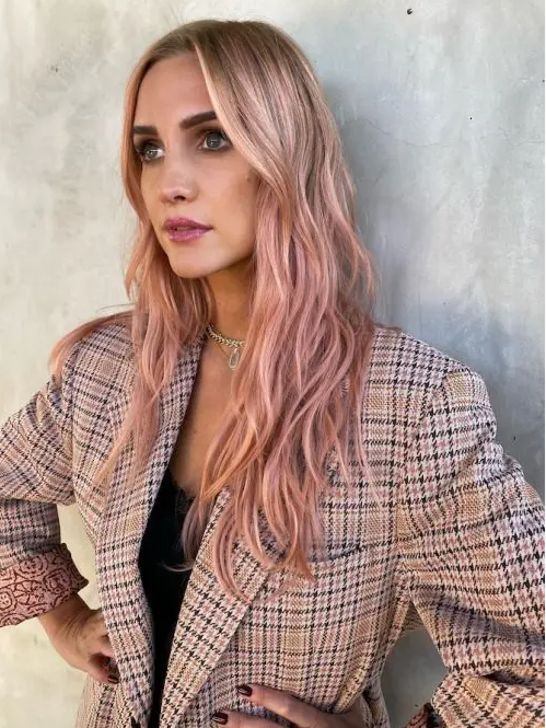long wavy peachy rose hair is a lovely idea for every blonde to try for spring and summer