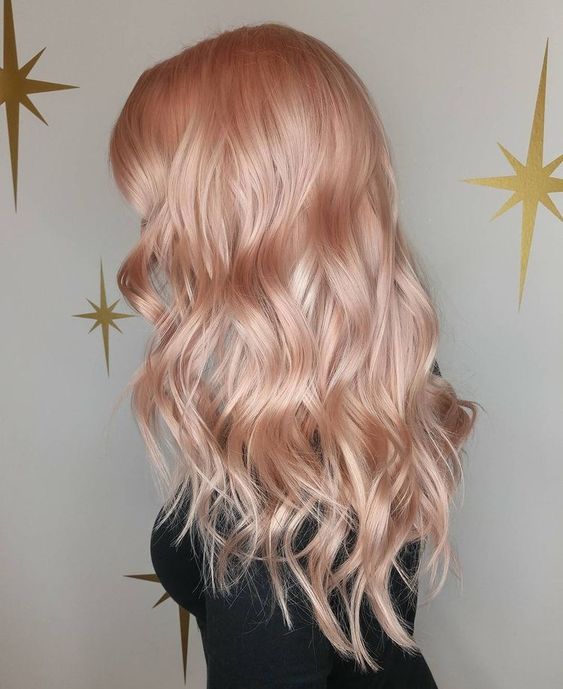 long wavy strawberry blonde hair is a very romantic and lovely idea for everyone, it looks adorable and girlish