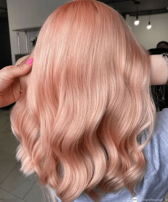 Medium length strawberry blonde hair with soft waves is a very sophisticated and feminine solution