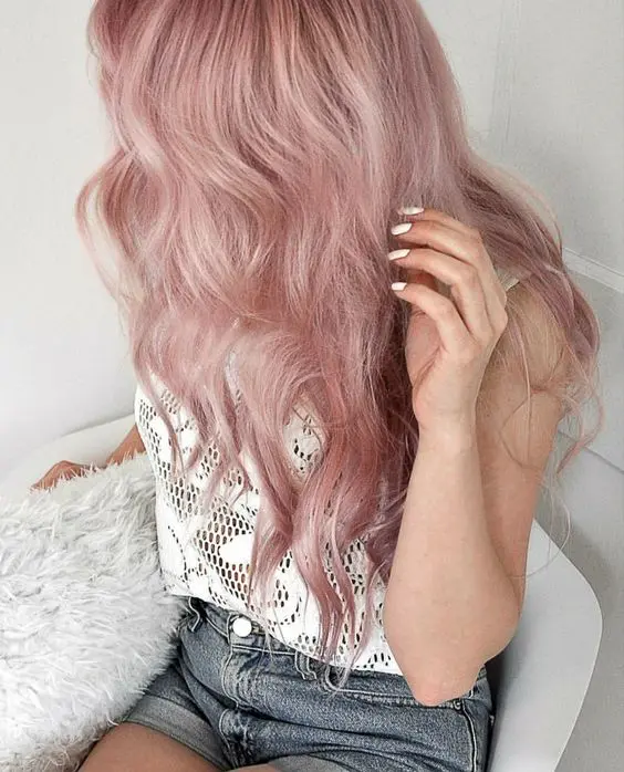 strawberry pink long hair with waves and volume is a cool solution for summer, it looks lovely and fun
