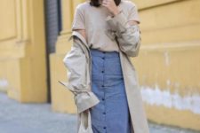 With beige t-shirt, printed midi skirt, beige trench coat and black shoes