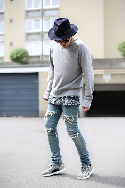 With wide brim hat, gray sweater and distressed jeans