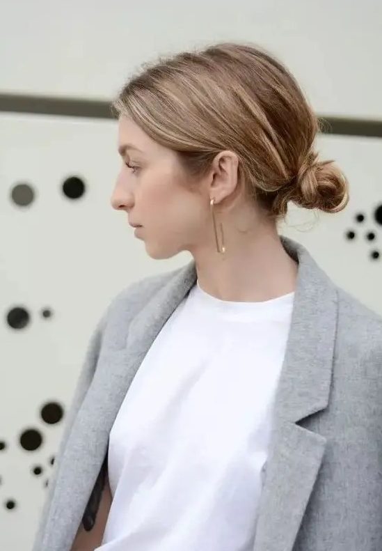 a messy low bun with a textured volume on top is a fast and cool idea for a modern or casual look