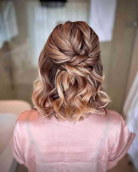 a stylish and chic Christmas half updo hairstyle with twists and volume on top and some waves down