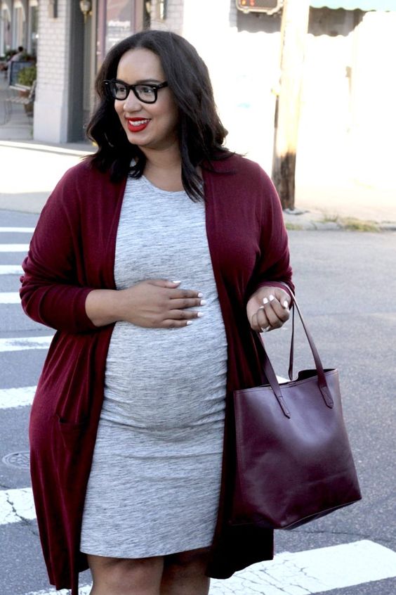 a grey bodycon over the knee dress, a plum-colored cardigan and a plum-colored bag